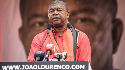 L'ancien ministre de la Défense Joao Lourenço, candidat du parti au pouvoir MPLA, est préssenti pour succéder au président José Eduardo dos Santos, qui quitte le pouvoir après 38 ans de règne. (MARCO LONGARI / AFP )