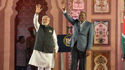 Le Premier ministre indien Narendra Modi en tournée africaine a rencontré le président du Kenya Uhuru Kenyatta le 10 juillet 2016 à Nairobi.  (Photo AFP/Tony Karumba)