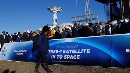 Le 20 décembre 2019, à Addis-Abeba, les officiels éthiopiens assistent à la retransmission vidéo du lancement du premier satellite du pays depuis une base chinoise.&nbsp; (MINASSE WONDIMU HAILU / ANADOLU AGENCY)