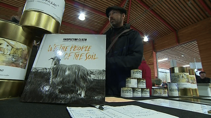 C'est Miguel le bouc qui pose sur la pochette de "We the people ot the soil" 
 (France 3 / Culturebox )