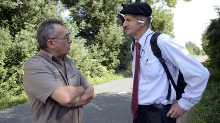 "C'est plus que de la d&eacute;sesp&eacute;rance : c'est de la r&eacute;signation, l'&eacute;tape ultime." Alors qu'"un Fran&ccedil;ais sur deux ne vote plus ou vote d&eacute;s&eacute;sp&eacute;r&eacute;", Jean Lassalle redoute une perc&eacute;e du Front national aux &eacute;lections europ&eacute;ennes de 2014. (PHILIPPE DESMAZES / AFP)