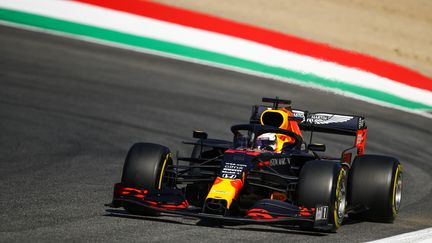 Max Verstappen a devancé Lewis Hamilton sur la troisième séance d'essais libres. (BRYN LENNON / POOL)