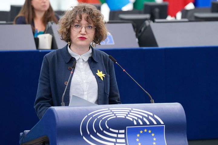 L'eurodéputé écologiste Marie Toussaint, lors d'un débat au Parlement européen à Strasbourg (Bas-Rhin), le 19 avril 2023. (UNION EUROPEENNE / HANS LUCAS / AFP)