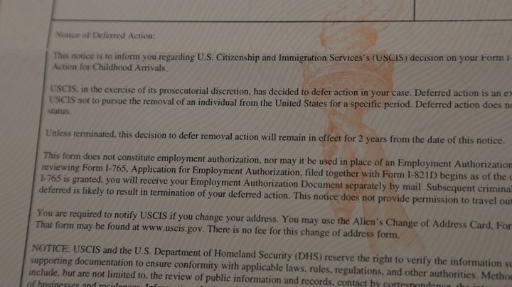 Une lettre de renouvellement du programme Daca pour Ganesha Toranzo, le 21 janvier 2021 à son domicile de Vienna en Virginie (Etats-Unis).&nbsp; (VALENTINE PASQUESOONE / FRANCEINFO)