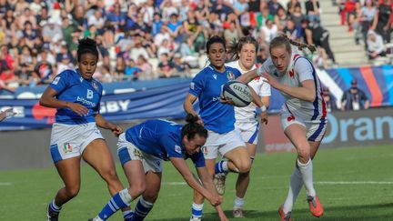 L'arrière du XV de France, Emilie Boulard, le 27 mars 2022 à Grenoble. (FABRICE HEBRARD / MAXPPP)