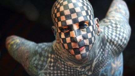 L'Am&eacute;ricain Matt Gone pose avant l'ouverture du salon du tatouage &agrave; Caracas (Venezuela), le 24 janvier 2013. (JUAN BARRETO / AFP)