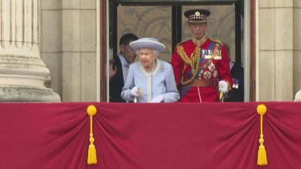 Depuis un an, l'état de santé de la reine d'Angleterre inquiétait. (Capture écran France 2)