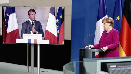 La Chancelière allemande, Angela Merkel, et le président de la République française, Emmanuel Macron, en visioconférence, le 18 mai 2020.&nbsp; (KAY NIETFELD / POOL)