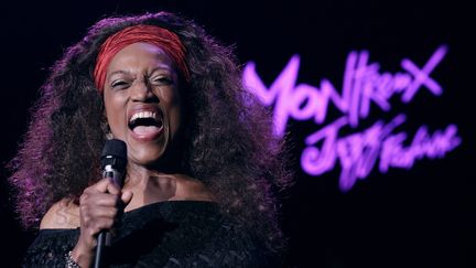 La cantatrice américaine Jessye Norman, sur la scène du 44e festival de jazz de Montreux (Suisse), le 4 juillet 2010. (DENIS BALIBOUSE / REUTERS)