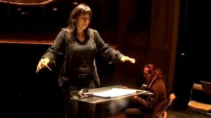 Nathalie Marin à la tête de l&#039;ensemble orchestral de l&#039;Isère
 (France 3 / Culturebox)