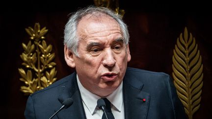 Motion de censure : jours de carence, taxe des hauts revenus, budget... François Bayrou liste ses gages aux socialistes