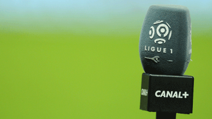 Un micro Canal + siglé Ligue 1.