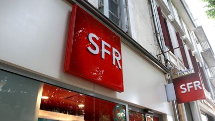 Une boutique SFR à Auch (Gers), le 22 mai 2021. (SEBASTIEN LAPEYRERE / HANS LUCAS)