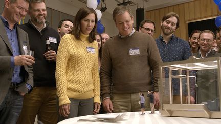 Dans "Downsizing",  le personnage incarné par Matt Damon choisit de devenir lilliputien. Sa femme (Kristen Wiig) hésite.
 (Paramount Pictures France)