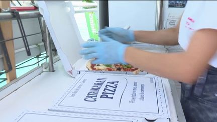 Tourisme : des pizzas livrées en pleine mer