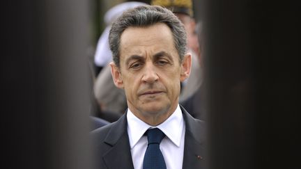 Le pr&eacute;sident sortant, Nicolas Sarkozy, participe aux c&eacute;l&eacute;brations du 67e anniversaire de l'Armistice de 1945, le 8 mai 2012 &agrave; Paris. (PHILIPPE WOJAZER / AFP)