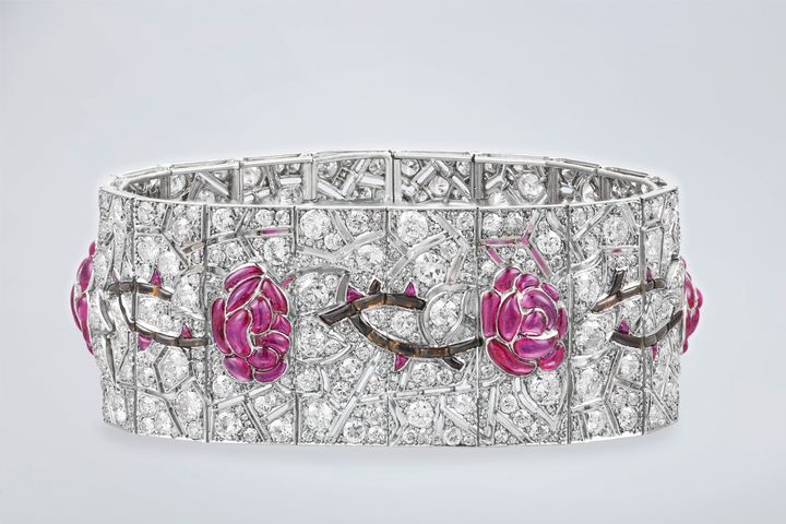 Bracelet Lacloche Frères en diamants, onyx et rubis taillés en cabochons, 1925. La Collection privée. (2019 CHRISTIE’S IMAGES LIMITED)