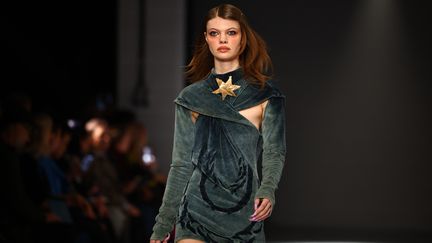 Masha Popova automne-hiver 2024-25 à la London Fashion Week le 16 février 2024. (HENRY NICHOLLS / AFP)