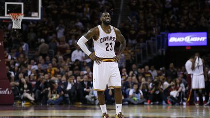 La déception de LeBron James (Cleveland Cavaliers) (EZRA SHAW / GETTY IMAGES NORTH AMERICA)