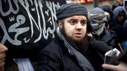 Mohamed Achamlane, le leader du groupe Forsane Alizza, lors d'une manifestation le 27 janvier 2012 &agrave; Paris. (FRED DUFOUR / AFP)