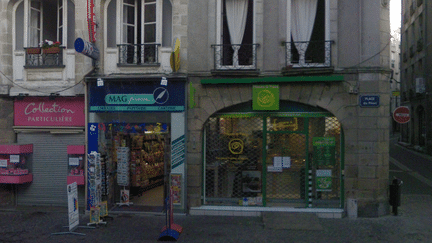 Les faits ont eu lieu à l'ouverture du bureau de tabac, à Nantes (Loire-Atlantique), le 24 février 2018. (GOOGLE STREET VIEW / FRANCEINFO)