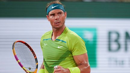 Rafael Nadal a profité de l'abandon d'Alexander Zverev, le 3 juin 2022 à Roland-Garros, pour se hisser une nouvelle fois en finale du tournoi parisien. (MENG DINGBO / XINHUA / AFP)