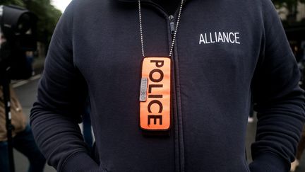 Un policier du syndicat Alliance police en juin 2020.&nbsp; (MICHAEL BUNEL / LE PICTORIUM / MAXPPP)