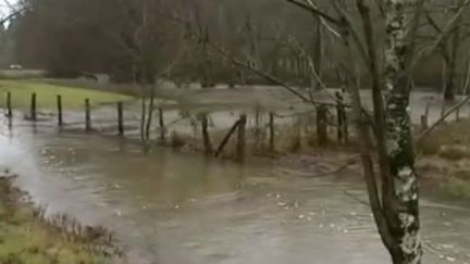 Saône-et-Loire : un octogénaire disparaît près d'une rivière en crue&nbsp; (FRANCE 3)