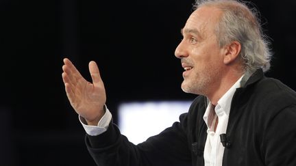 Philippe Poutou sur le plateau de "Des paroles et des actes", le 11 avril 2012. (THOMAS SAMSON / AFP)