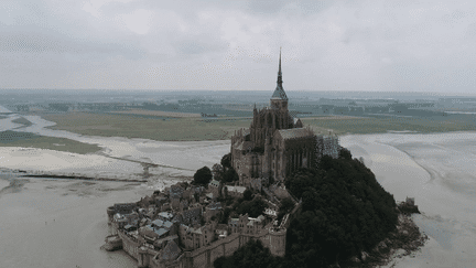 L’un des points d’étape de la flamme olympique sera le Mont-Saint-Michel (Manche), dont on célèbre cette année le millénaire. Là-bas, tout le monde se prépare déjà d’une certaine manière à l’événement.  La flamme était déjà passée par le Mont-Saint-Michel à l’occasion des Jeux olympiques d’Albertville en Savoie.