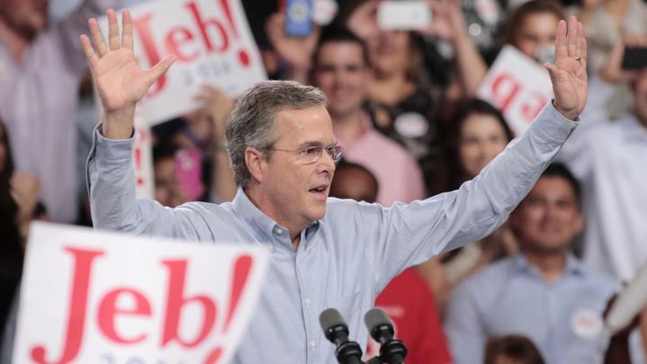 Jeb Bush, candidat &agrave; la primaire r&eacute;publicaine en vue de la prochaine &eacute;lection pr&eacute;sidentielle am&eacute;ricaine, lance officiellement sa campagne, le 15 juin 2015, &agrave; Miami (Floride) (JOE SKIPPER / REUTERS)