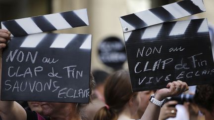 Une salariée du groupe Eclair lors de la manifestation du 6 juillet devant le ministère de la Culture
 (KENZO TRIBOUILLARD / AFP)