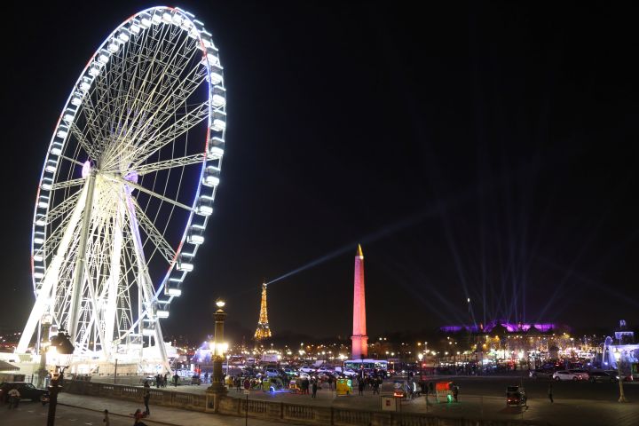 La grande roue, place de la Concorde à Paris, le 30 novembre 2016. (LUDOVIC MARIN / AFP)