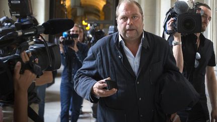 L'avocat d'Abdelkader Merah, Eric Dupont-Moretti, lors de son arriv&eacute;e au Palais de justice de Paris, le 10 septembre 2012. (JOEL SAGET / AFP)