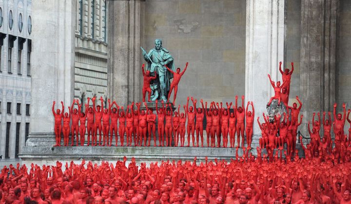 Installation &quot;The Ring&quot;, Spencer Tunick, Opéra de Munich
 (Tobias Hase/EPA/MAXPPP)