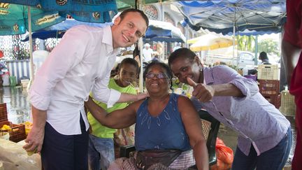 Emmanuel Macron à Pointe-à-Pitre (Guadeloupe), le 17 décembre 2016 (HELENE VALENZUELA / AFP)