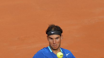 L'Espagnol Rafael Nadal en finale du tournoi de tennis de Rome (Italie) face au Srbe Novac Djokovic, le 18 mai 2014. (ANDREAS SOLARO / AFP)