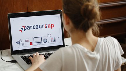 La plateforme parcoursup pour exprimer ses voeux d'orientation post-bac ouvre mercredi 20 janvier 2021. (S?BASTIEN MUYLAERT / MAXPPP)