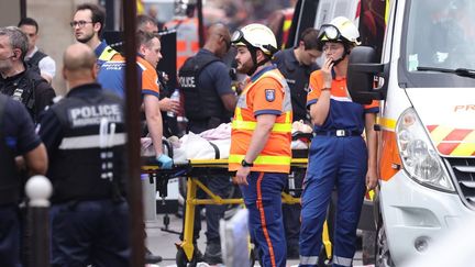 Les secours sur les lieux de l'explosion d'un immeuble dans le Ve arrondissement de Paris, le 21 juin 2023. (OLIVIER ARANDEL / MAXPPP)