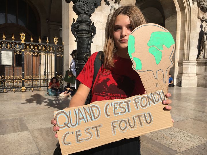 Une participante à la marche pour le climat à Paris, le 13 octobre 2018. (OLIVIA COHEN / RADIO FRANCE)