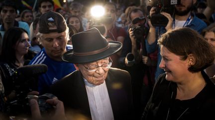 Mihai Sora dans la foule, juin 2018
 (Adrian CATU / AFP)