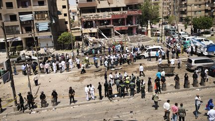 L'attentat visant le ministre de l'Int&eacute;rieur &eacute;gyptien a eu lieu le 5 septembre 2013&nbsp;dans le faubourg de Nasr City, au Caire (Egypte). (GIANLUIGI GUERCIA / AFP)