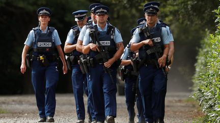 Des policiers néo-zélandais, le 22 mars 2019 à Christchurch (Nouvelle-Zélande). (EDGAR SU / REUTERS)