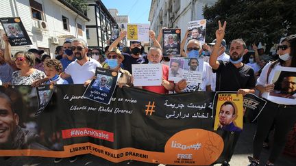 Manifestation pour la libération du journaliste Khaled Drareni, condamné à deux ans de prison.&nbsp;Le mouvement populaire algérien n'a plus l'autorisation de se rassembler en raison de l'épidémie de Covid. Alger, le 14 septembre 2020. (BILLAL BENSALEM / NURPHOTO)