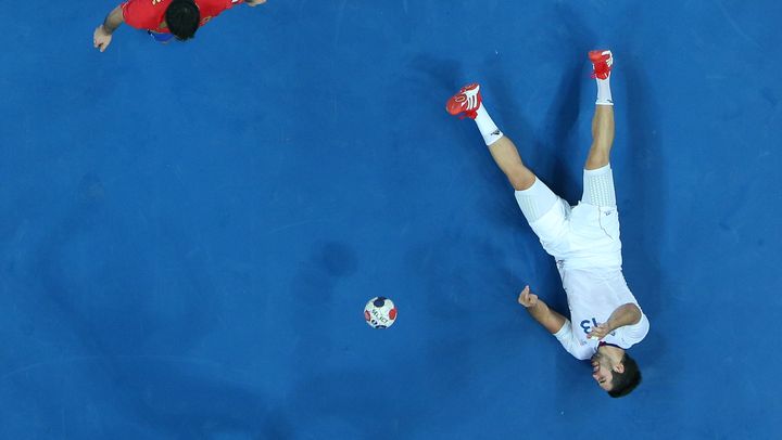 Le handballeur fran&ccedil;ais&nbsp;Nikola Karabatic lors du match du tournoi olympique contre l'Espagne, le 8 ao&ucirc;t 2012. (IAN WALTON / GETTY IMAGES)