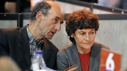 Patrice Ciprelli, aux côtés de sa femme Jeannie Longo, le 27 octobre 2011 (JEAN-PIERRE CLATOT / AFP)