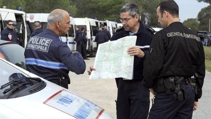 Les recherches pour retrouver Xavier Dupont de Ligonnès, à Roquebrune-sur-Argens , le 29 avril 2011 (AFP/Boris Horvat)