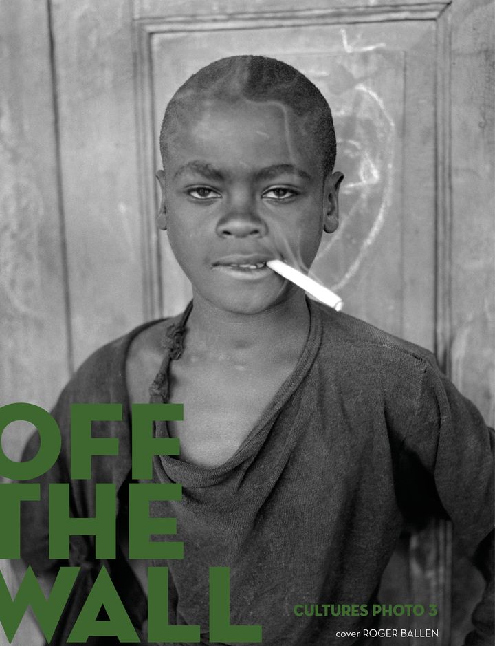 Le numéro 3 de la revue photographique "OFF the wall", édition consacrée au continent africain. (OFF THE WALL - ROGER BALLEN)