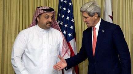 &nbsp; (John Kerry et le ministre qataris des affaires étrangères lors de la conférence internationale pour la reconstruction de Gaza © REUTERS/Carolyn Kaster)