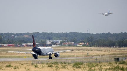 Des avions à l'aéroport de Blagnac (Haute-Garonne), le 18 juillet 2023. (FREDERIC SCHEIBER / HANS LUCAS / AFP)